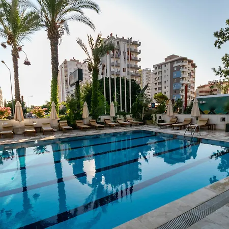 מלון Lara Park 3*